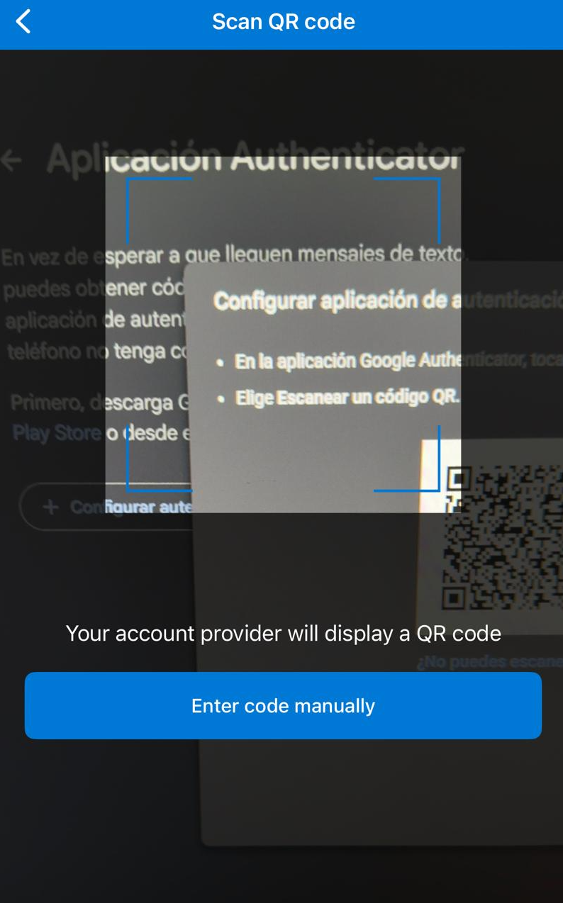 Teléfono escaneando el código QR mostrado en la computadora